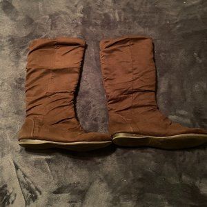 BROWN BOOTS SIZE 9